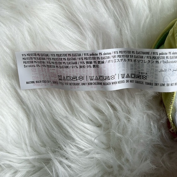 NWOT Disney Rainbow Mickey Mouse Balloon Bike Shorts Size M - Picture 9 of 9